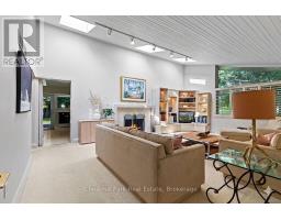 403123 GREY 4 ROAD - 17