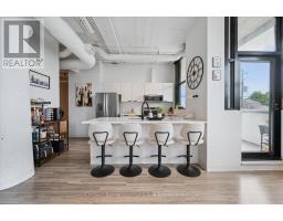 218 - 120 HURON STREET - 14