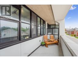 218 - 120 HURON STREET - 25