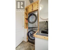 1077 QUEEN STREET - 17