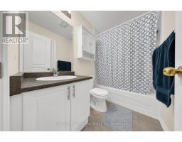 87 - 88 DECORSO DRIVE - 16