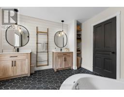 581 QUEEN STREET - 27