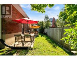 85 PICTON STREET W - 30
