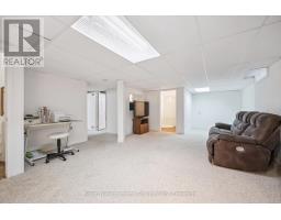28 PEGLAR CRESCENT - 25