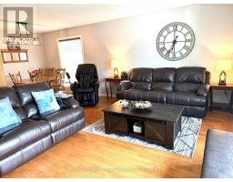 17 ARMSTRONG CRESCENT - 2