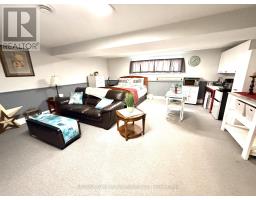 17 ARMSTRONG CRESCENT - 22
