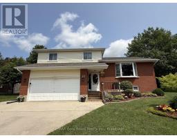 17 ARMSTRONG CRESCENT - 32
