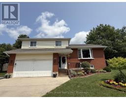 17 ARMSTRONG CRESCENT - 33