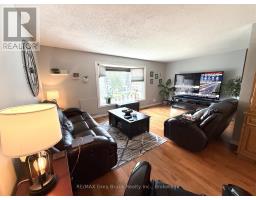 17 ARMSTRONG CRESCENT - 5