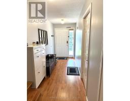 17 ARMSTRONG CRESCENT - 9