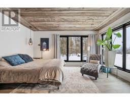 194552 13 GREY ROAD - 14