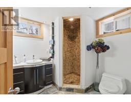 194552 13 GREY ROAD - 32