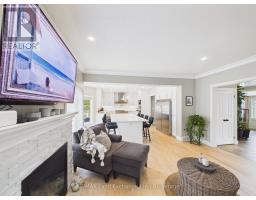 4 SCOTT CRESCENT - 12