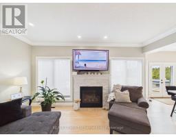 4 SCOTT CRESCENT - 13