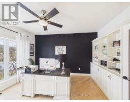 4 SCOTT CRESCENT - 18