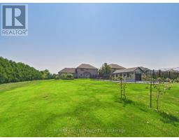 4 SCOTT CRESCENT - 34