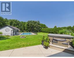 4 SCOTT CRESCENT - 36