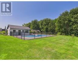 4 SCOTT CRESCENT - 37