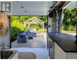 4 SCOTT CRESCENT - 38