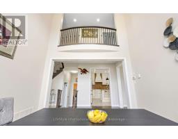 48 HAWKE CRESCENT - 10
