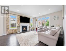 48 HAWKE CRESCENT - 11