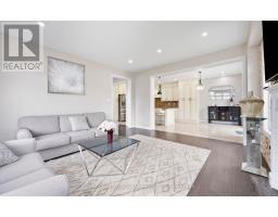 48 HAWKE CRESCENT - 13