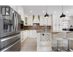48 HAWKE CRESCENT - 23