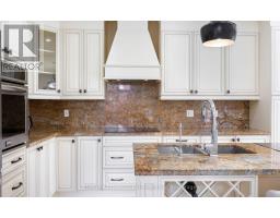48 HAWKE CRESCENT - 24