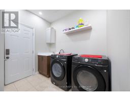 48 HAWKE CRESCENT - 26