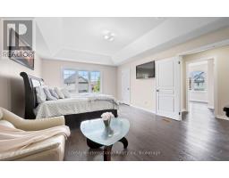 48 HAWKE CRESCENT - 30