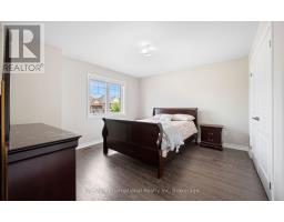 48 HAWKE CRESCENT - 35