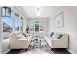 48 HAWKE CRESCENT - 8