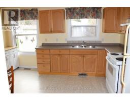 4 ST. JAMES PLACE - 6