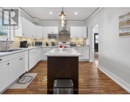 641 BAY STREET - 10