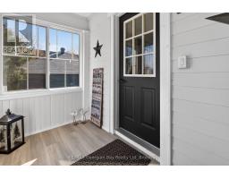 641 BAY STREET - 4