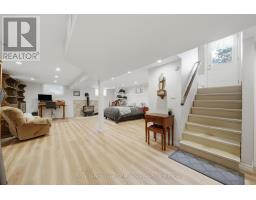2049 MARCHMONT ROAD - 23