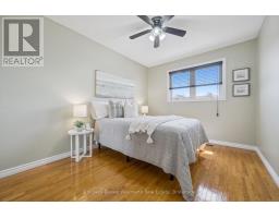 17 HISTON CRESCENT - 13
