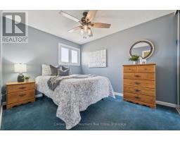 17 HISTON CRESCENT - 15