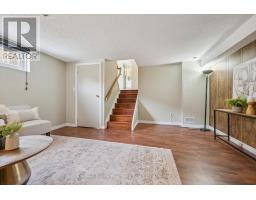 17 HISTON CRESCENT - 34