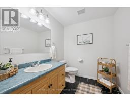 4 EASTVIEW CRESCENT - 26