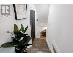 44 RAMBERT CRESCENT - 37