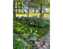 12 IROQUOIS LANE - 34