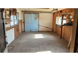 28 QUEEN STREET W - 27