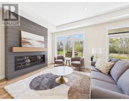 39 MERCEDES CRESCENT - 4