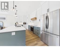 39 MERCEDES CRESCENT - 7