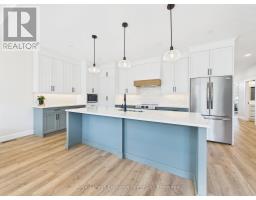 39 MERCEDES CRESCENT - 8