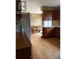 458523 8 CONCESSION - 10
