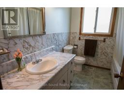 458523 8 CONCESSION - 15
