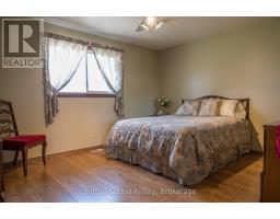 458523 8 CONCESSION - 17
