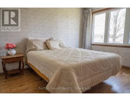 458523 8 CONCESSION - 18
